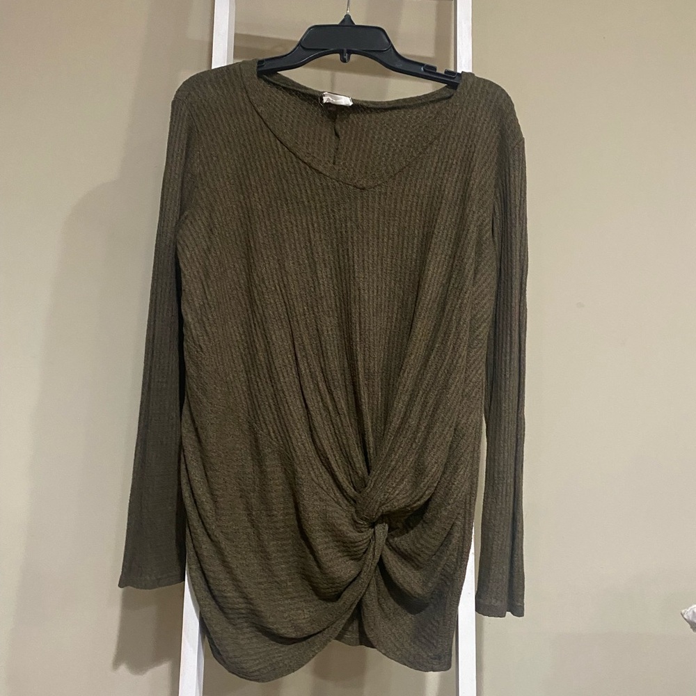 143 Story by Line Up Forest Green Textured Top. Womens size medium